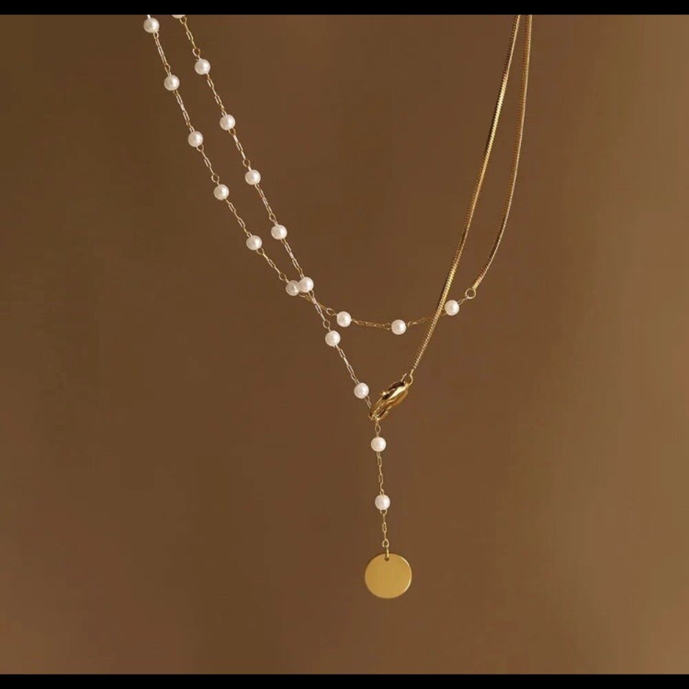 Gorgeous unique pearl necklace gold plated on silver
